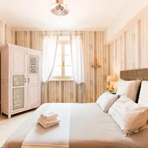 Le Pietrasantine - Centro Storico Bed and breakfast